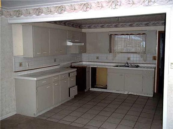 5th image of 4844 N Leone Dr