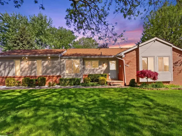 2250 Highsplint Dr, Rochester Hills, MI 48307