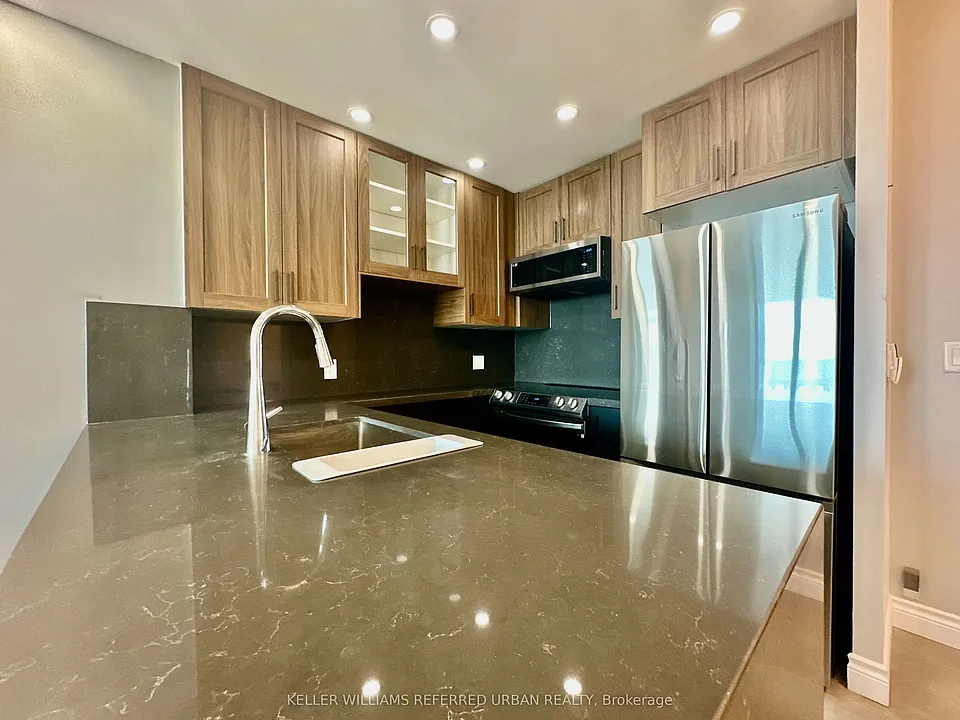 8 Park Rd #Penthouse 3705