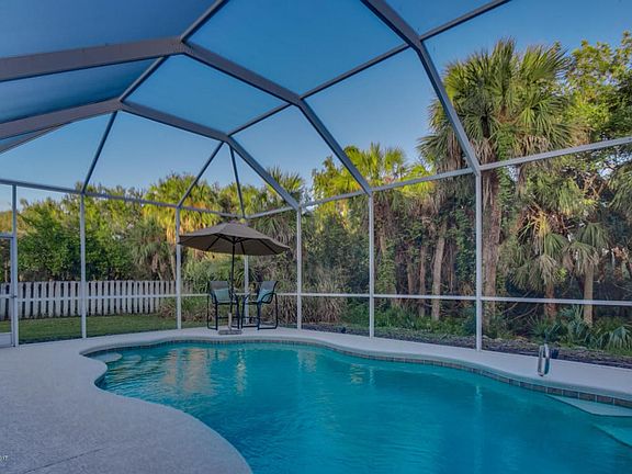 SCREENED POOL