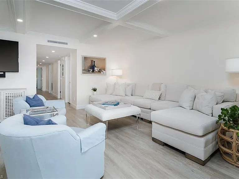 3450 Gulf Shore Blvd N #210 — Photo 3