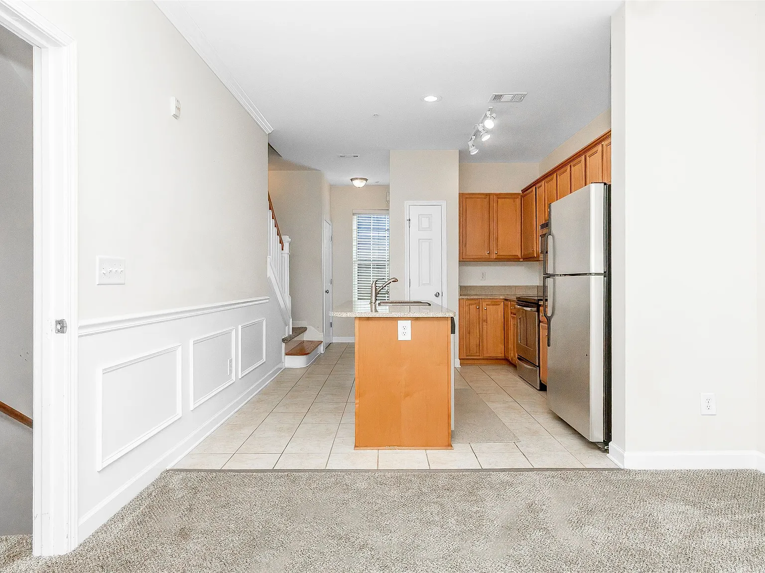 2 bed, 2.5 bath, 1184 sqft, $1,750 — Photo 3