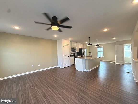 5th image of 35 Thrower Rd
