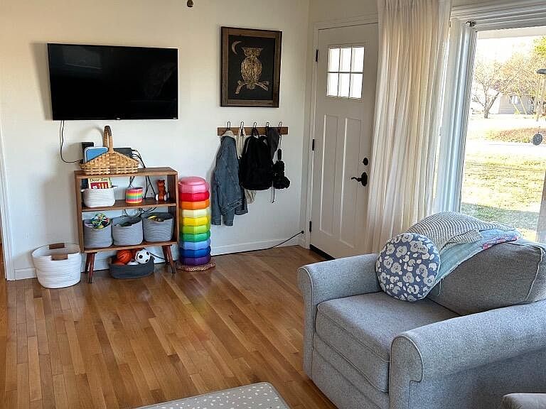 Listing photo 4