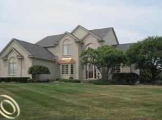 701 Westridge Ct, Orion, MI 48359