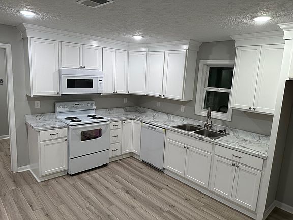 4th image of 304 Lindbergh Blvd