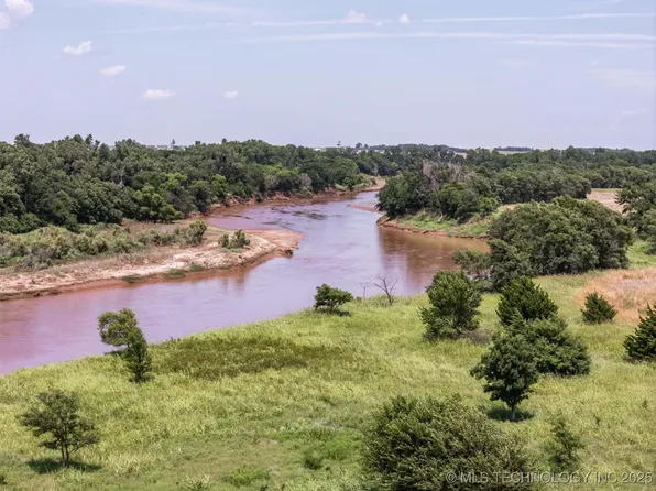 S 60th St, Tonkawa, OK 74653