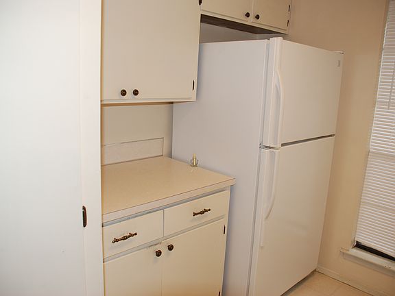 2nd image of 545 Saddlewood Ln
