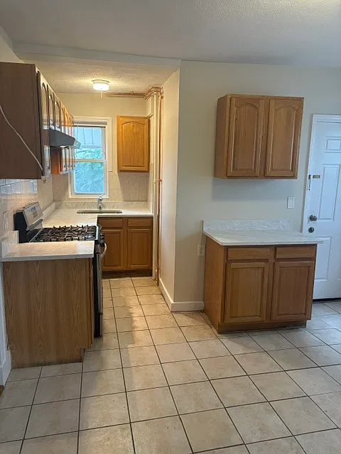 3 bed, 1200 sqft, $2,900 — Photo 3