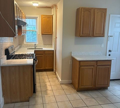 3rd image of 129 Arsenal St #1