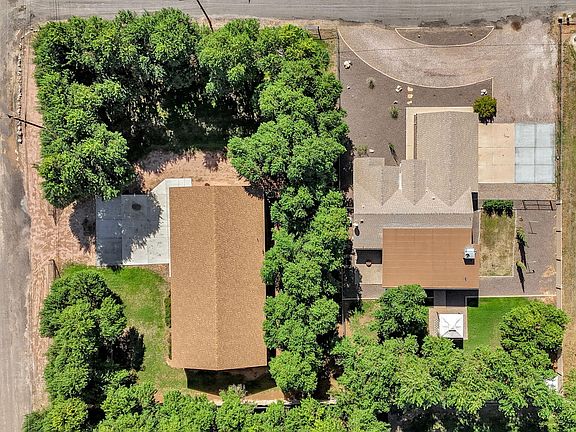 2nd image of 18132 E BELLERIVE Drive