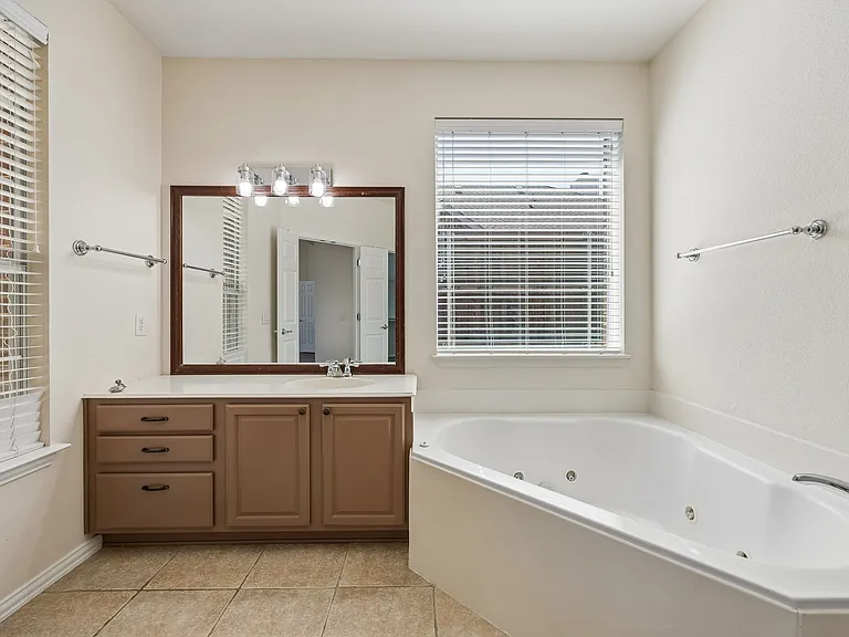 5193 Rolling Hills Dr — Photo 14