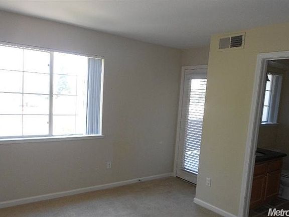 4th image of 885 Halidon Way APT 1221