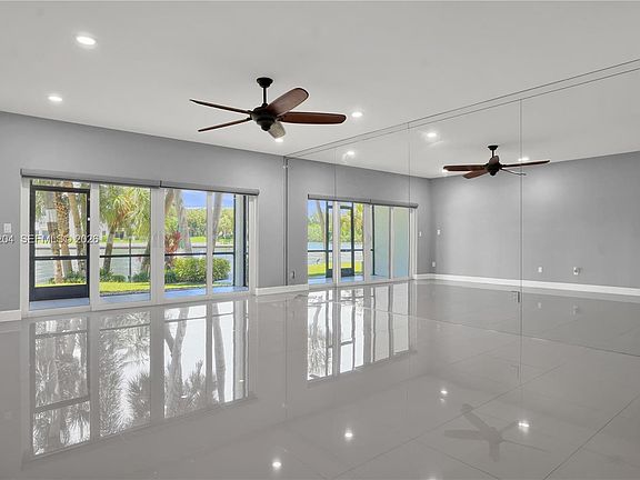 4th image of 1301 N Riverside Dr APT 7