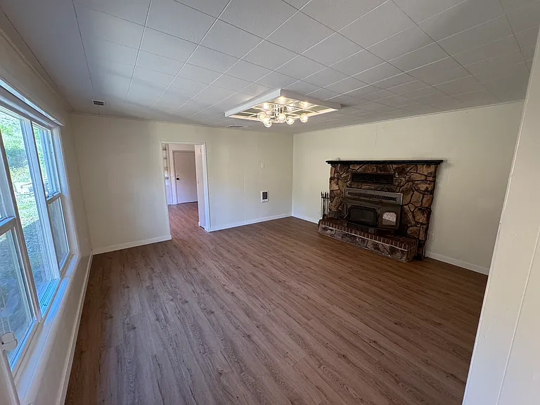 924 E Chelan Ave — Photo 11