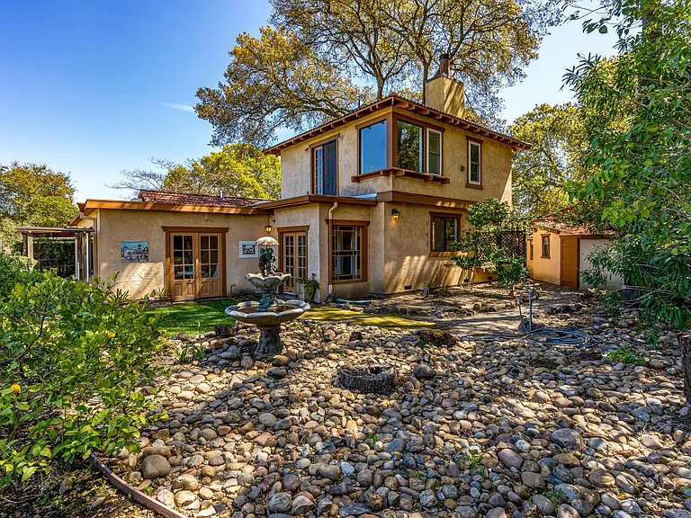 1398 Community Dr — Photo 12