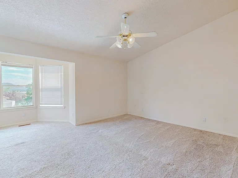 13612 Vic Rd NE — Photo 40