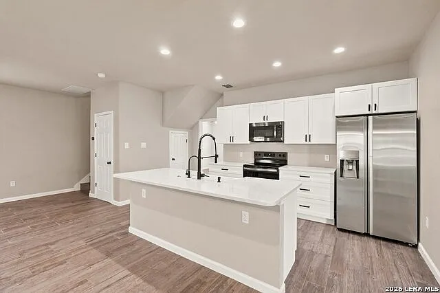 1452 Lakeview Dr — Photo 10