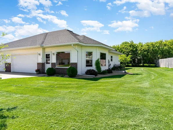 814 2nd St NW #1, New Prague, MN 56071