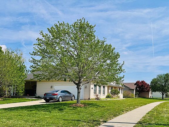 3rd image of 1375 Wyndmoor Dr