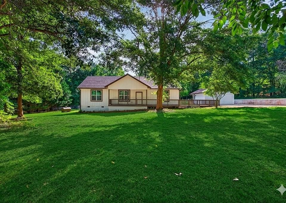 1st image of 100 Willow Creek Dr