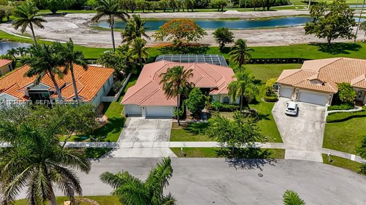 Building Photo - 2575 Muirfield Ter #0