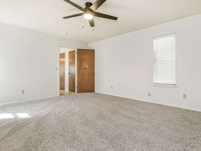 6004 Estacado Ln — Photo 10