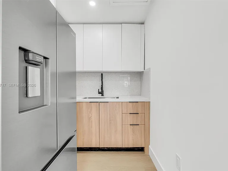 1611 NE 50th Ct #5 — Photo 6