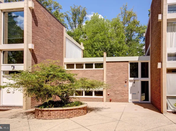 11533 Maple Ridge Rd, Reston, VA 20190