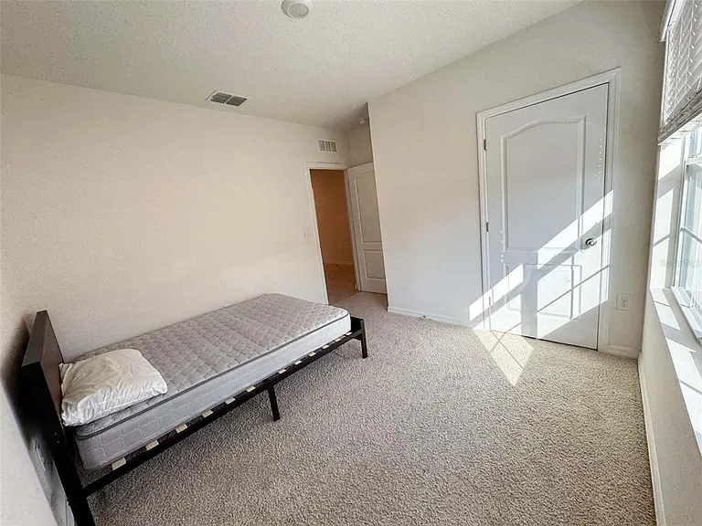 1640 Spray Ter — Photo 3