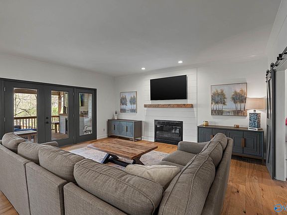 3rd image of 4805 Cove Creek Dr SE