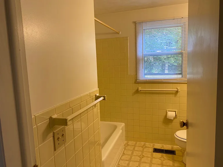 683 E Pleasant St — Photo 4