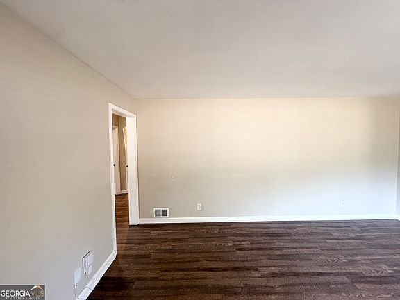 3rd image of 109 Hillsdale Dr SE