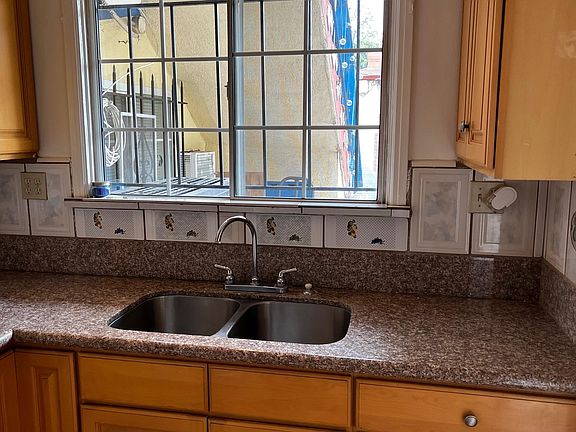 5th image of 320 E Norwood Pl #320