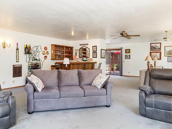 3rd image of 470-250 Circle Dr
