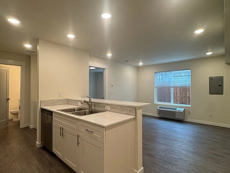 503 E Helena Ave — Photo 3