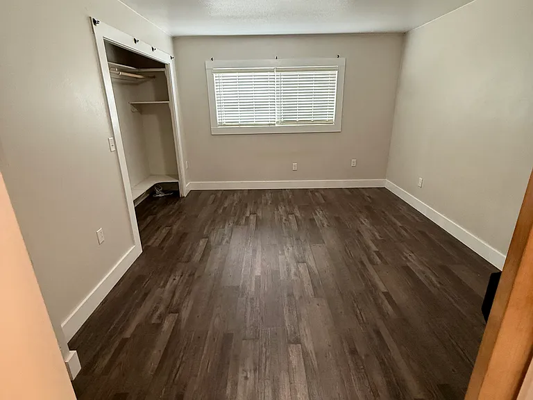 1215 Irving Rd — Photo 5