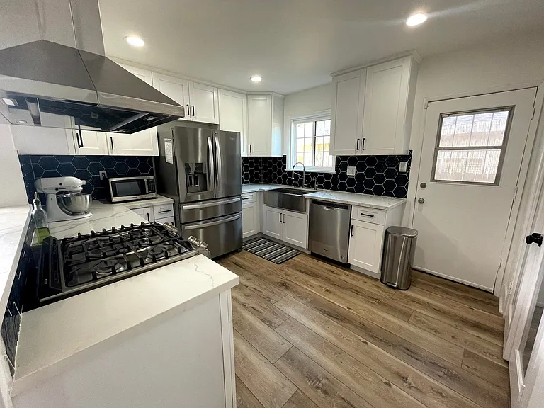 4124 W 159th St #1 — Photo 3