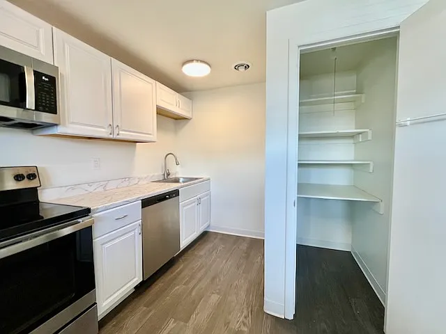 Building Photo - 5840 Carr St #1