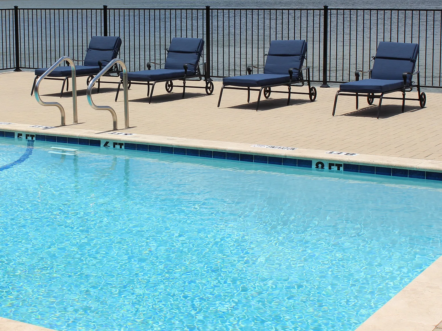Lakeshore Apartments — Photo 2