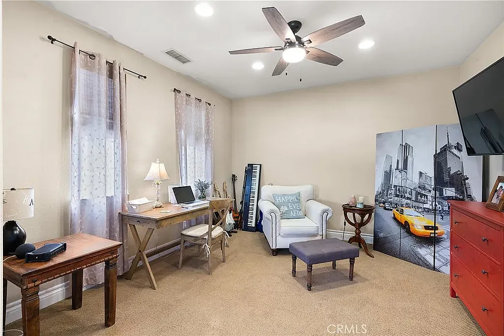4 bed, 3024 sqft, $4,000 — Photo 3