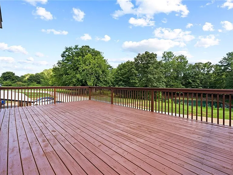 221 Columbus Dr — Photo 33