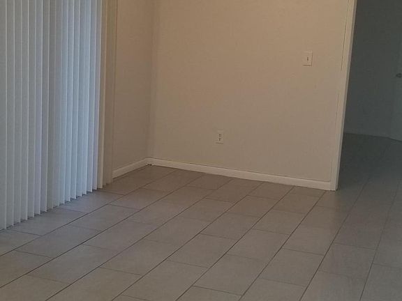 5th image of 3550 Sable Palm Ln Unit C