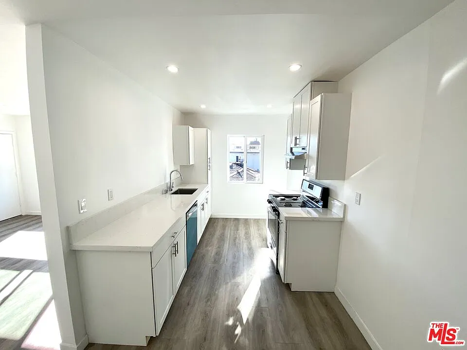 Building Photo - 1000 Havenhurst Dr #7