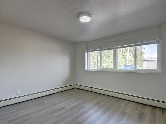 4th image of 5284 Broadway St #1A