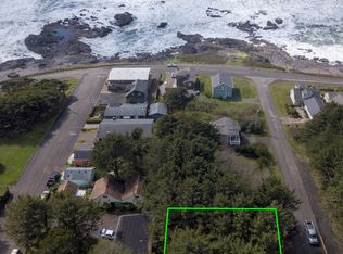 452 4th St, Yachats, OR 97498