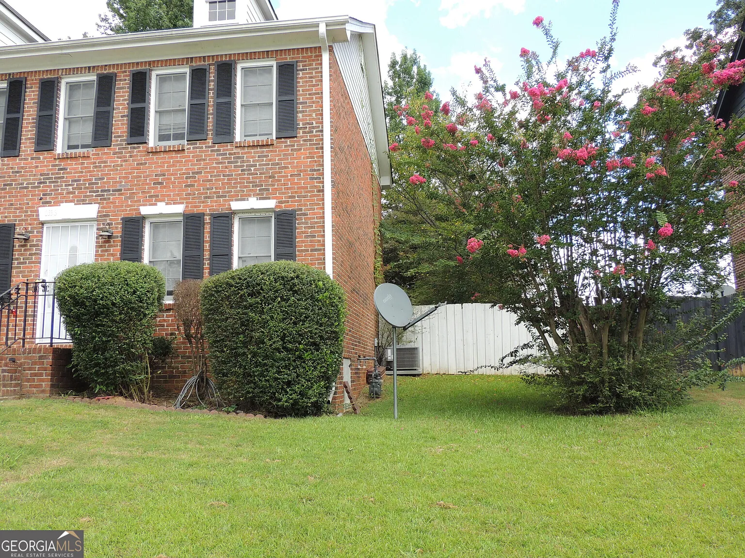3 bed, 2.5 bath, 1674 sqft, $1,750 — Photo 4