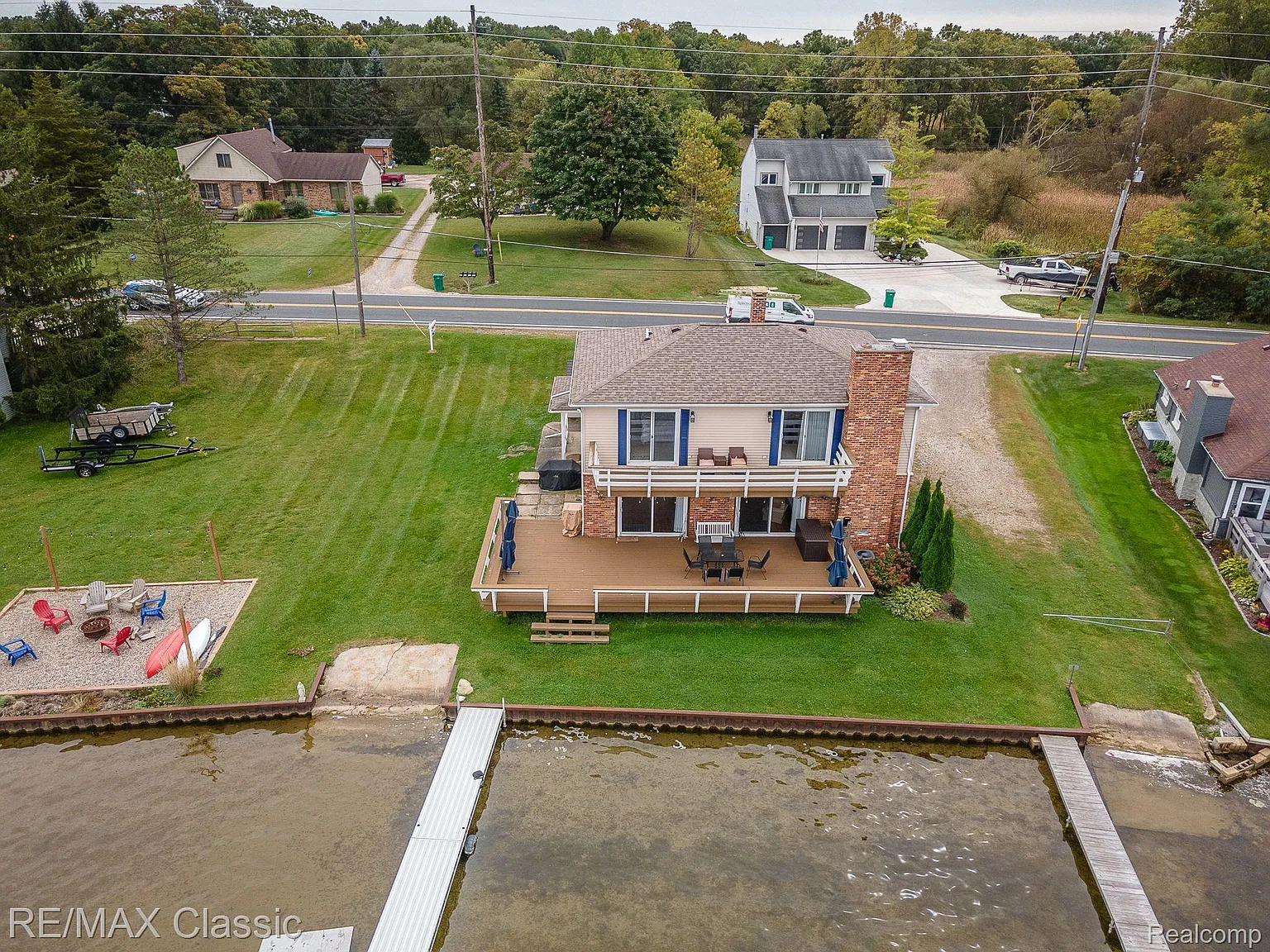 365 E Shore Dr photo 1