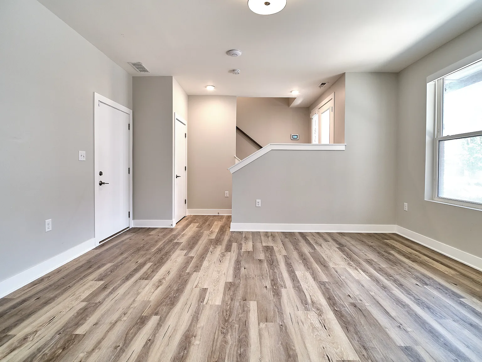 3 bed, 1317 sqft, $3,000 — Photo 4