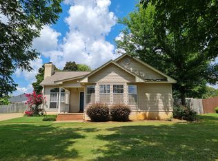 61 Old Orchard Rd, Deatsville, AL 36022